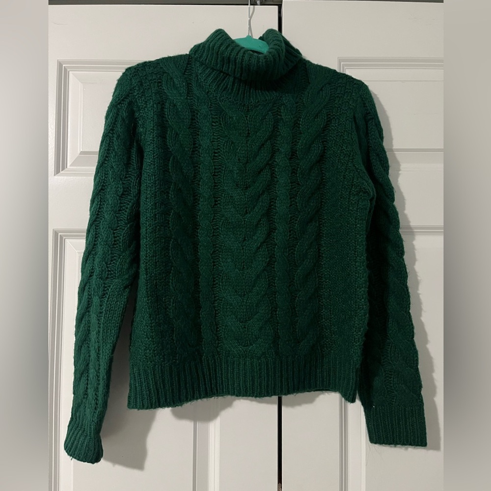 Francesca’s: Harper Heritage green sweater size small.